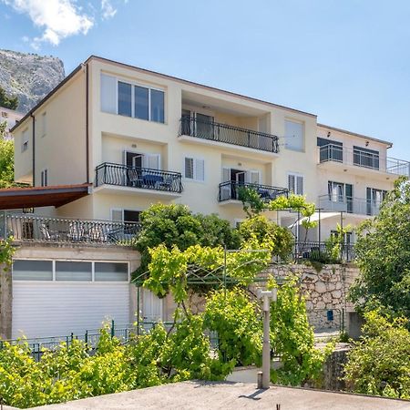 Apartmani Mirta Omis A Eksteriør bilde