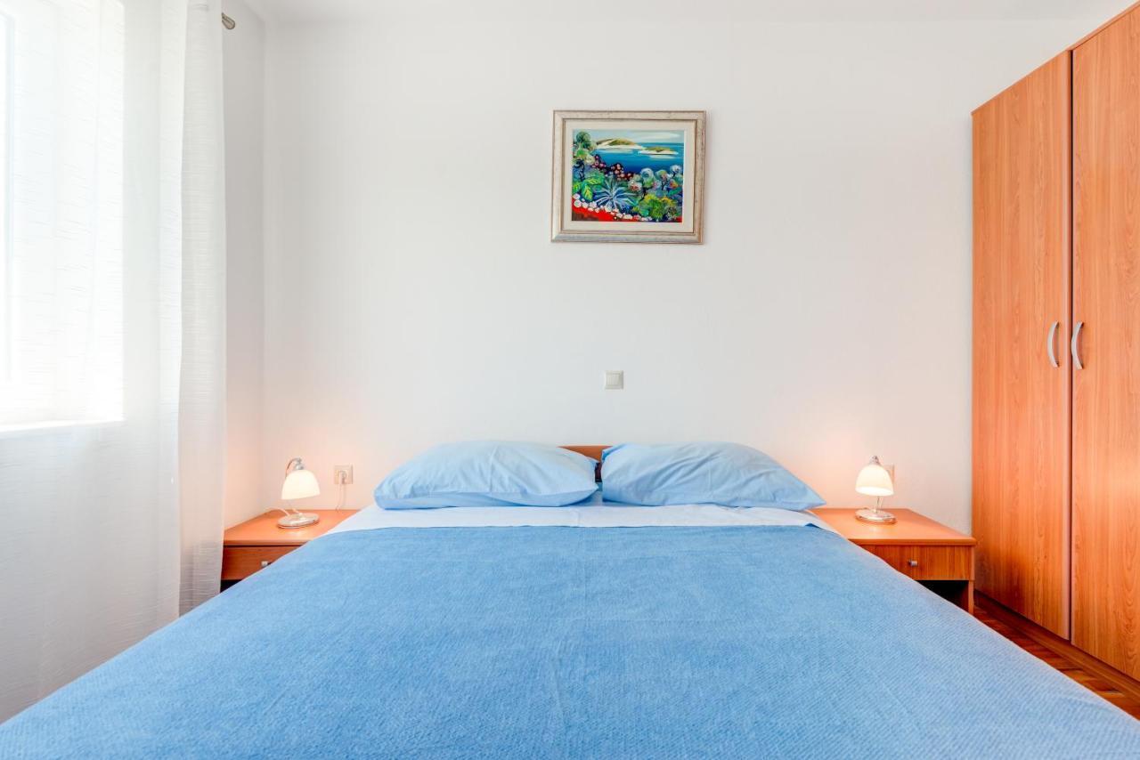 Apartmani Mirta Omis A Eksteriør bilde