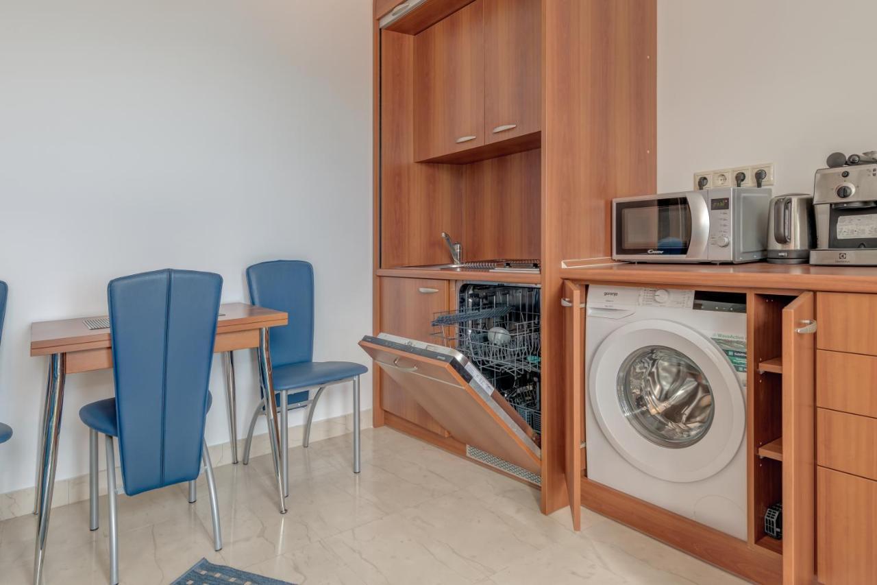 Apartmani Mirta Omis A Eksteriør bilde